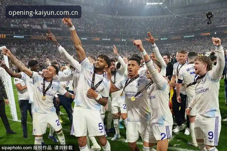 欧联杯决赛3-0完胜深度解析：维拉30年冠军荒终结与埃梅里第五冠传奇
